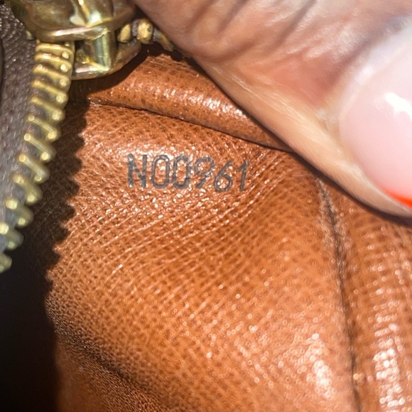 GUC Louis Vuitton Trocadero 30- As IS - Picture 4 of 6